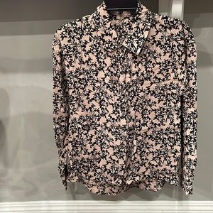 2/$10 Tan and black graphic button down women’s shirt